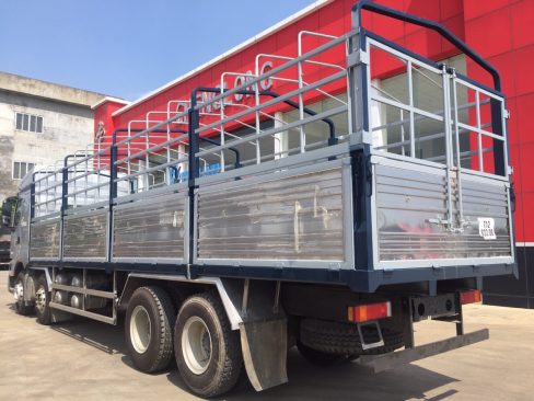 Nên chọn xe tải thùng sắt hay inox? Có nên mua xe tải thùng mui bạt Chenglong?